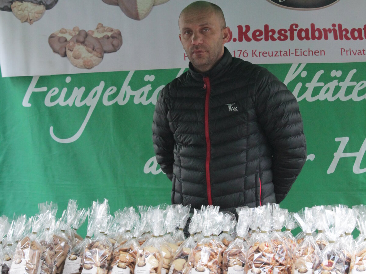 Wochenmarktstand der Keksfabrikation Ajeti